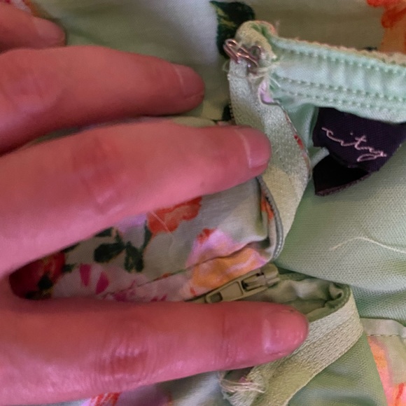 Beautiful summer dress - Picture 3 of 3